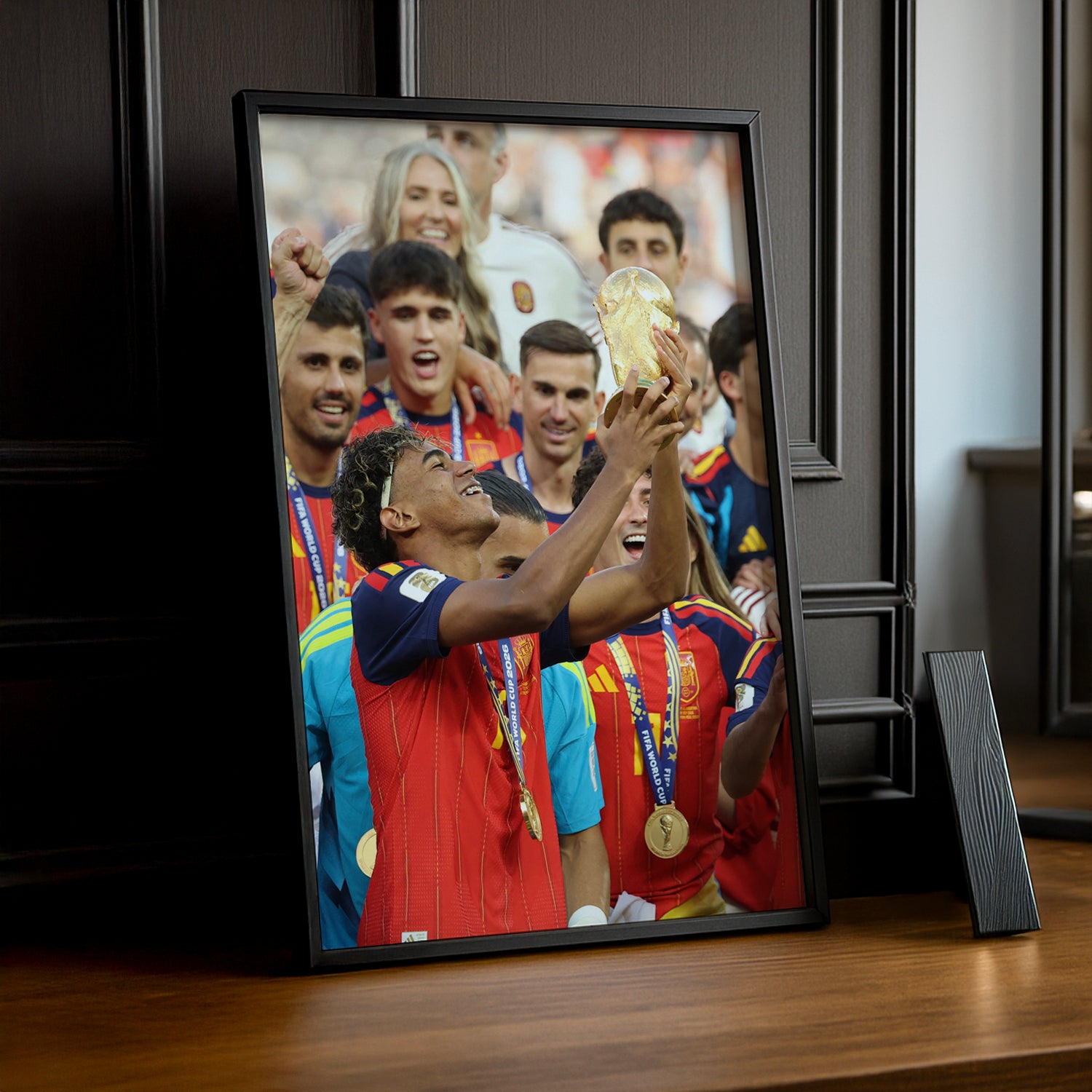 Cadre Photo Lamine Yamal Soulève la Coupe du Monde 2026 – Espagne TonCadre