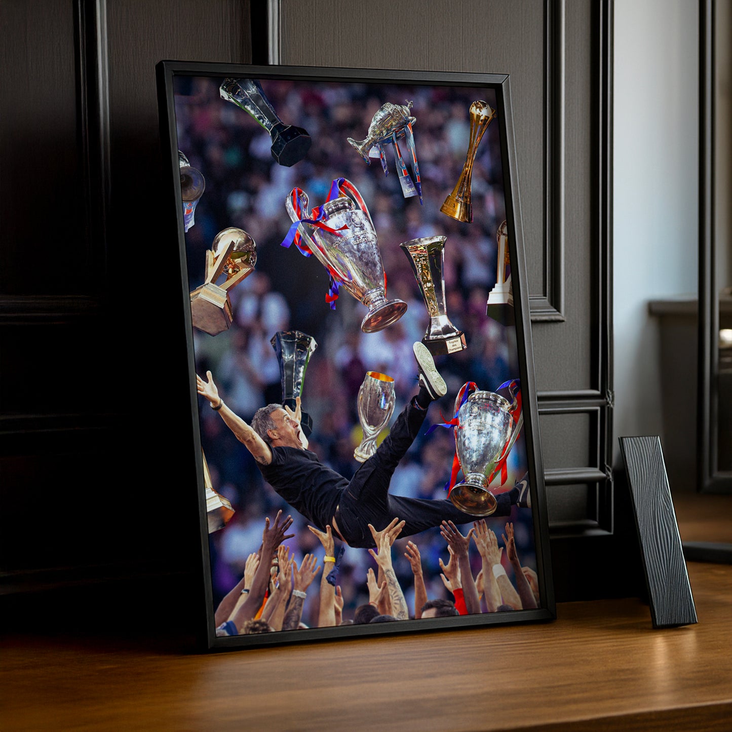 Cadre Photo Luis Enrique – Porté en Triomphe par les Joueurs PSG 2026 TonCadre
