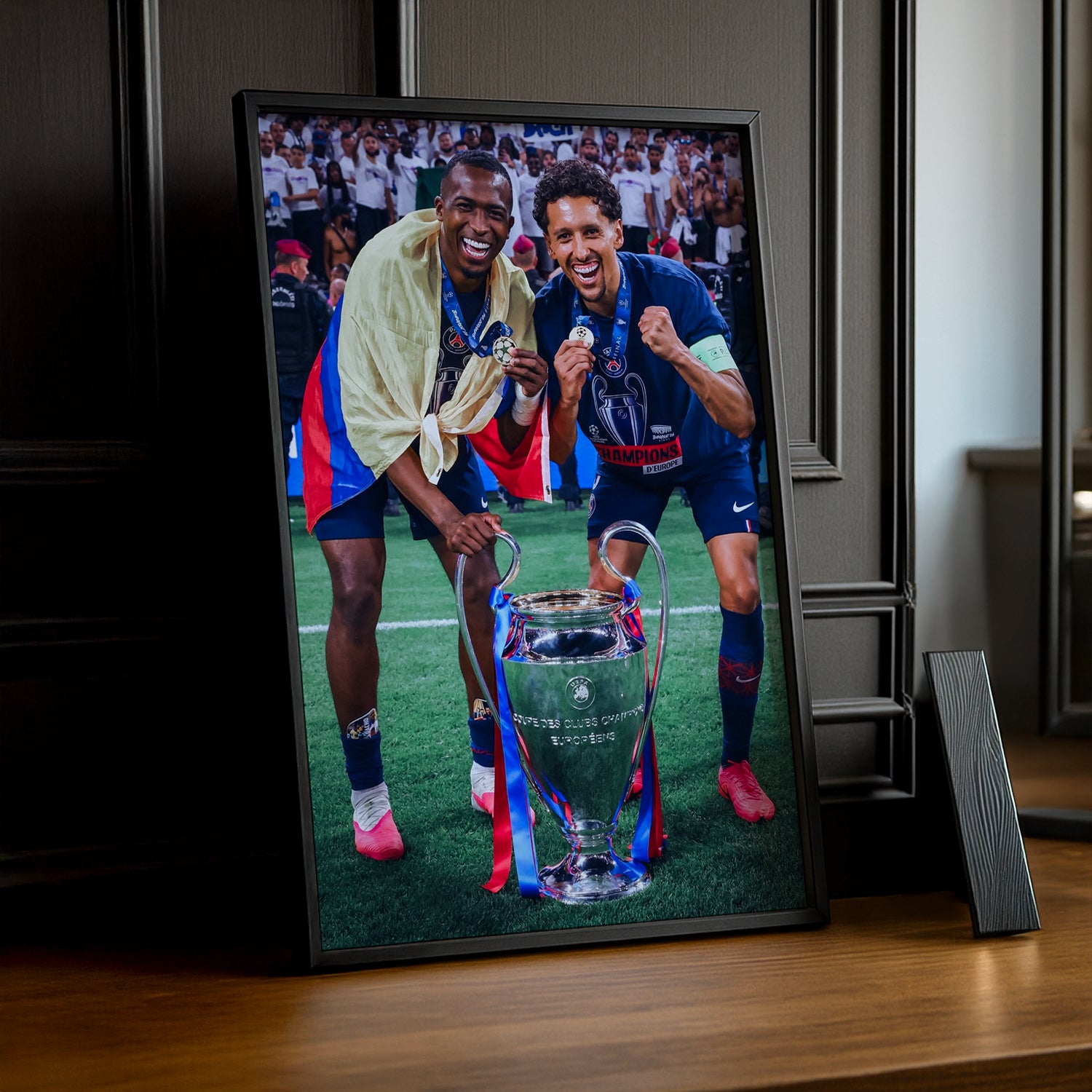 Cadre Photo Pacho & Marquinhos – Trophée Champions League 2026 | PSG TonCadre