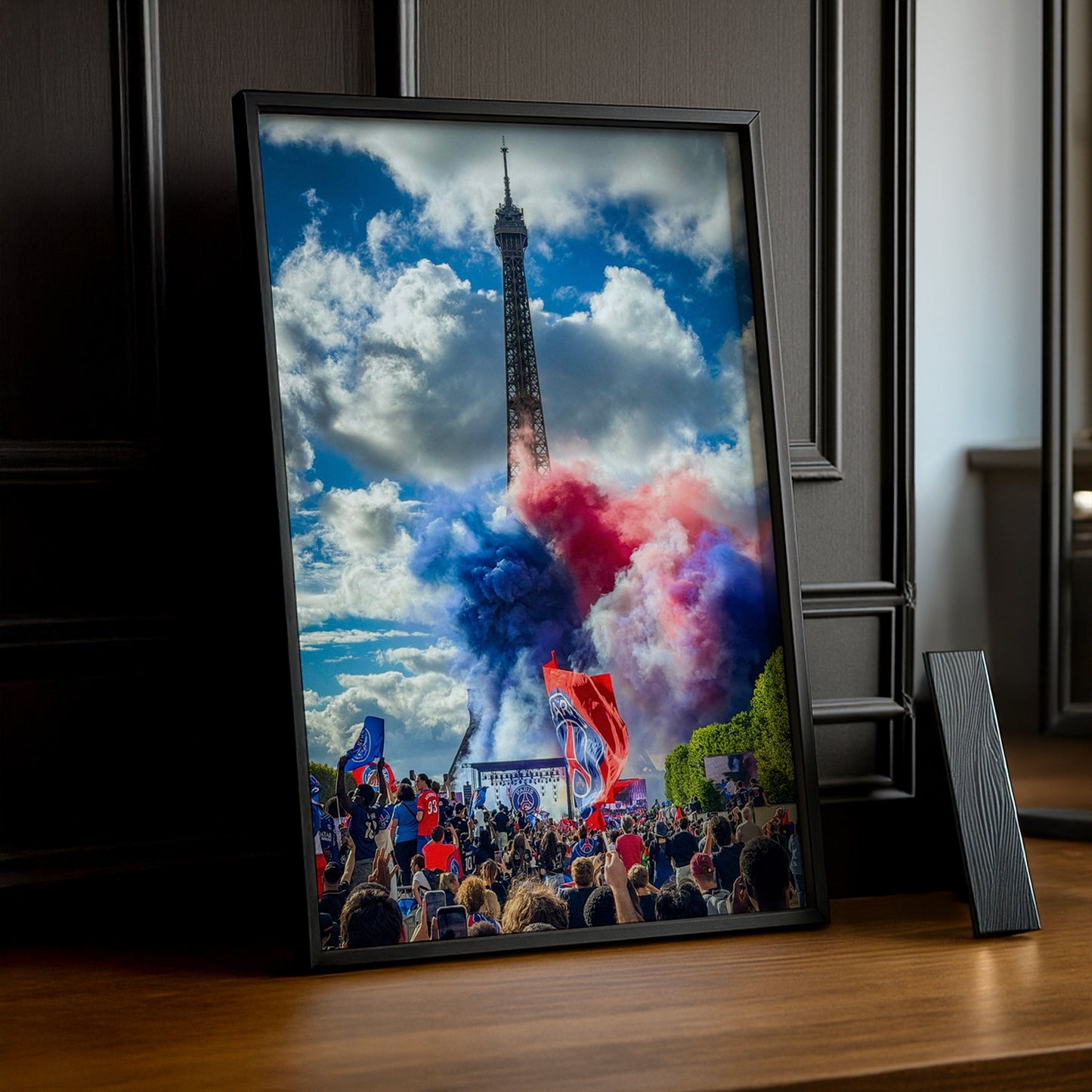 Cadre Photo PSG – Fumigènes Tour Eiffel Supporters Parade Champions League 2026 TonCadre