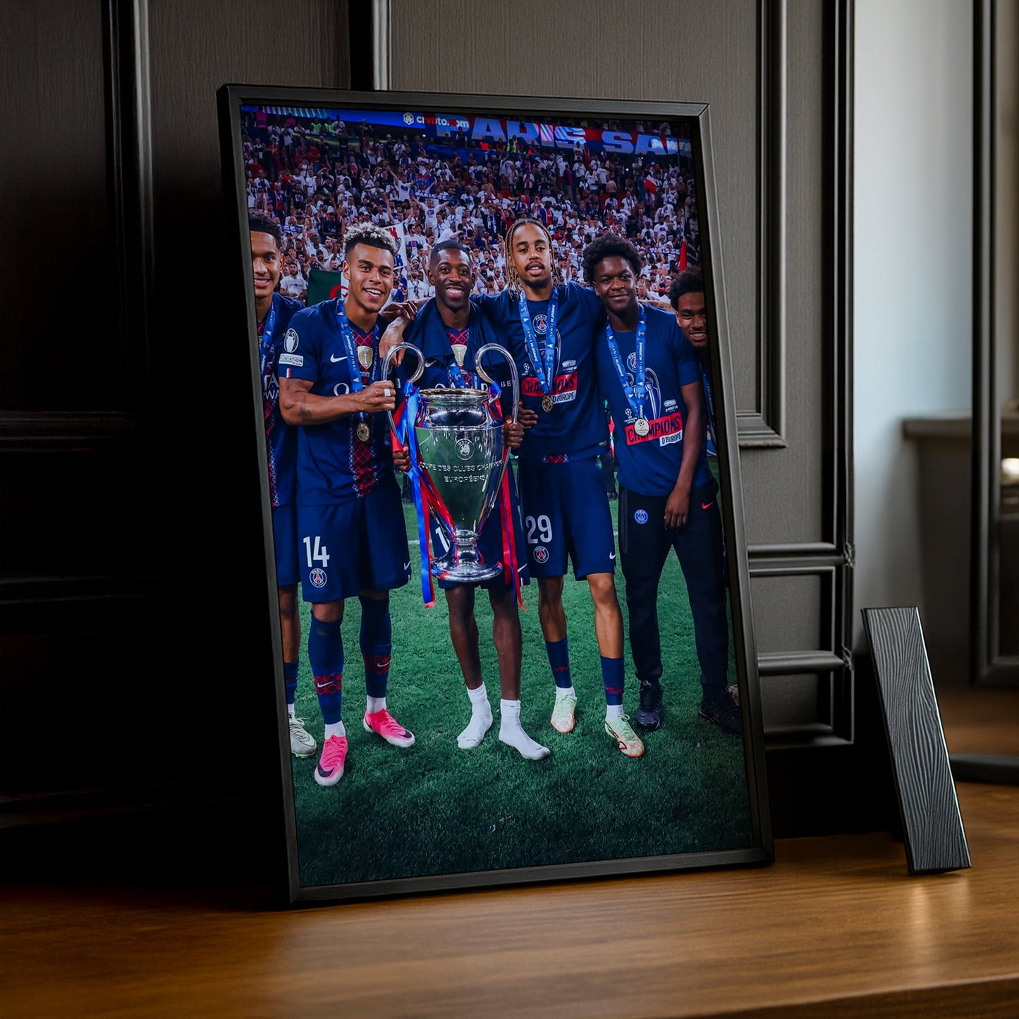 Cadre Photo PSG – Groupe de Joueurs Trophée Champions League 2026 TonCadre