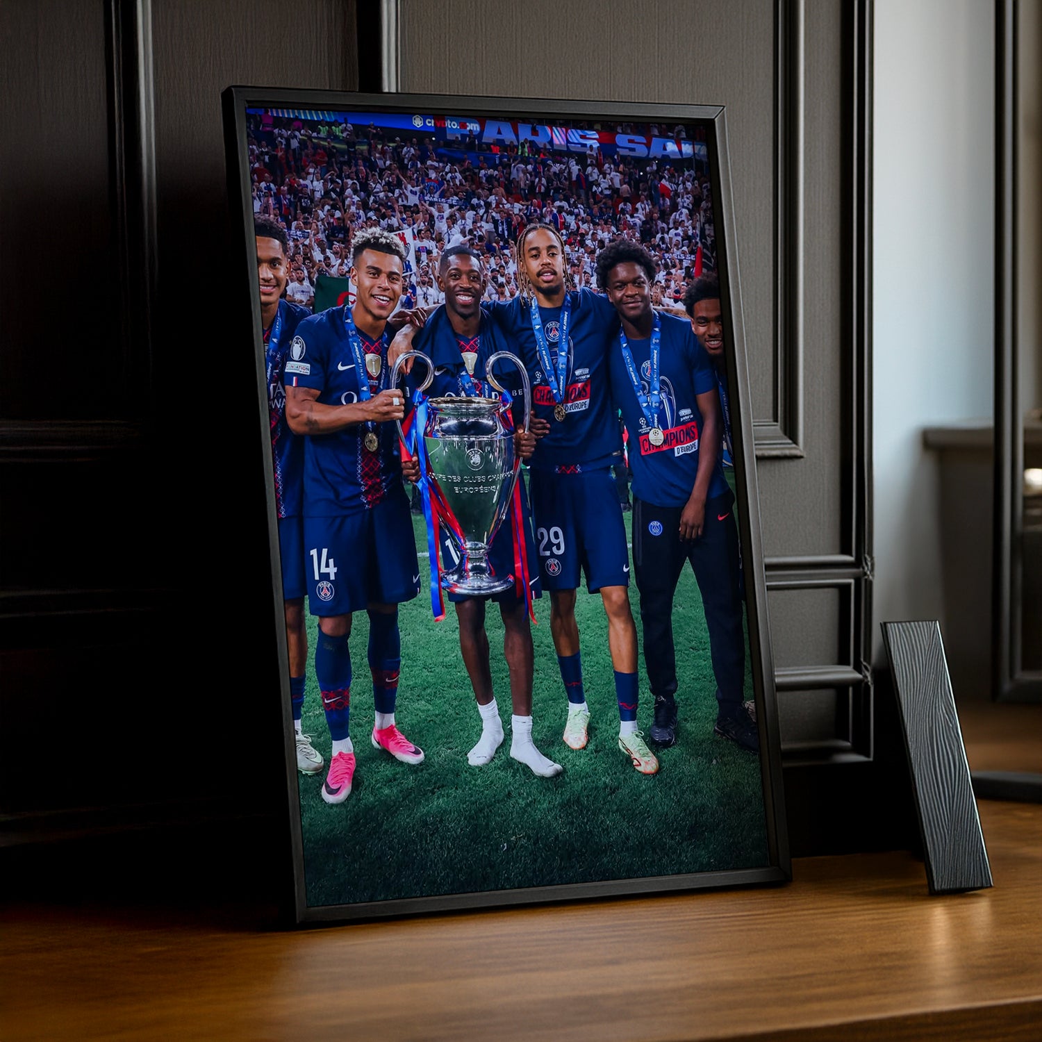 Cadre Photo PSG – Groupe de Joueurs Trophée Champions League 2026 TonCadre