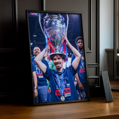 Cadre Photo Vitinha – Levée du Trophée Champions League 2026 | PSG TonCadre