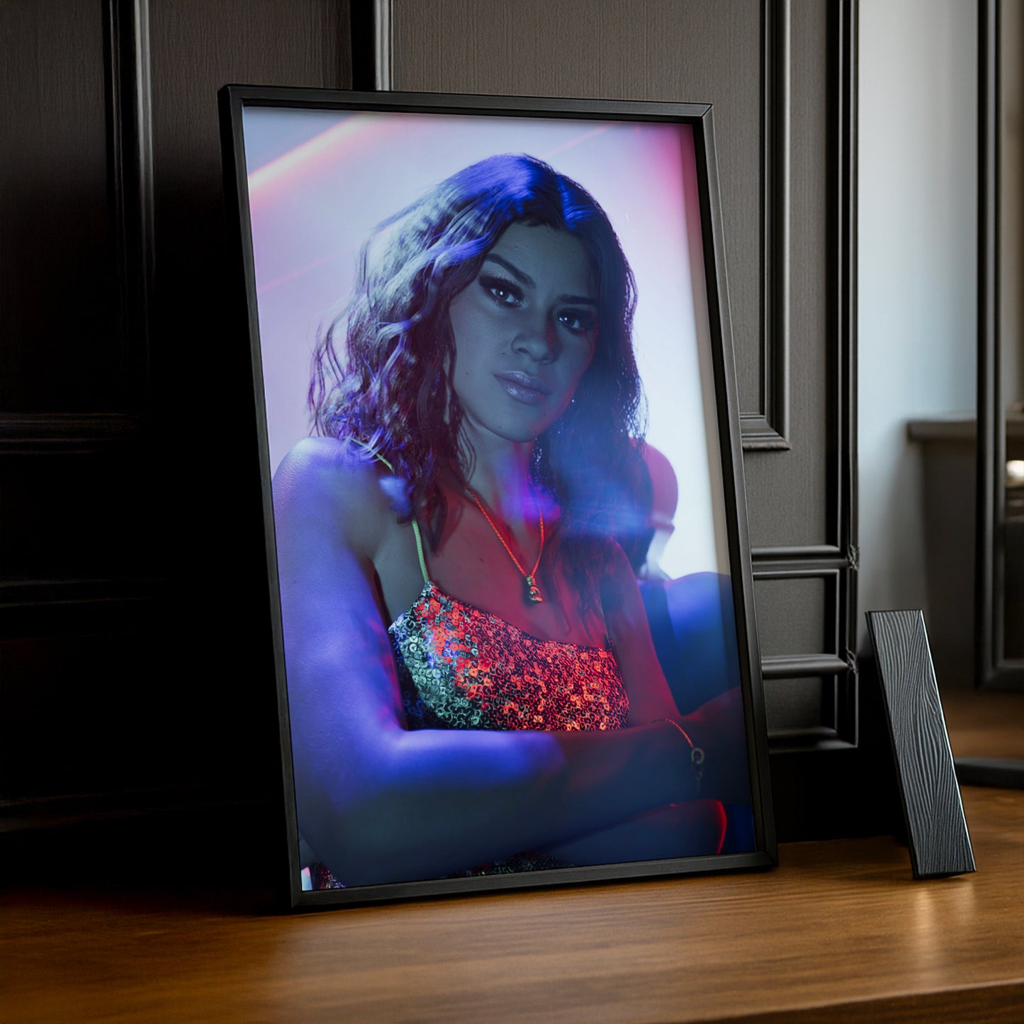 Poster Grand Theft Auto VI – Portrait Lucia Néon Encadré TonCadre