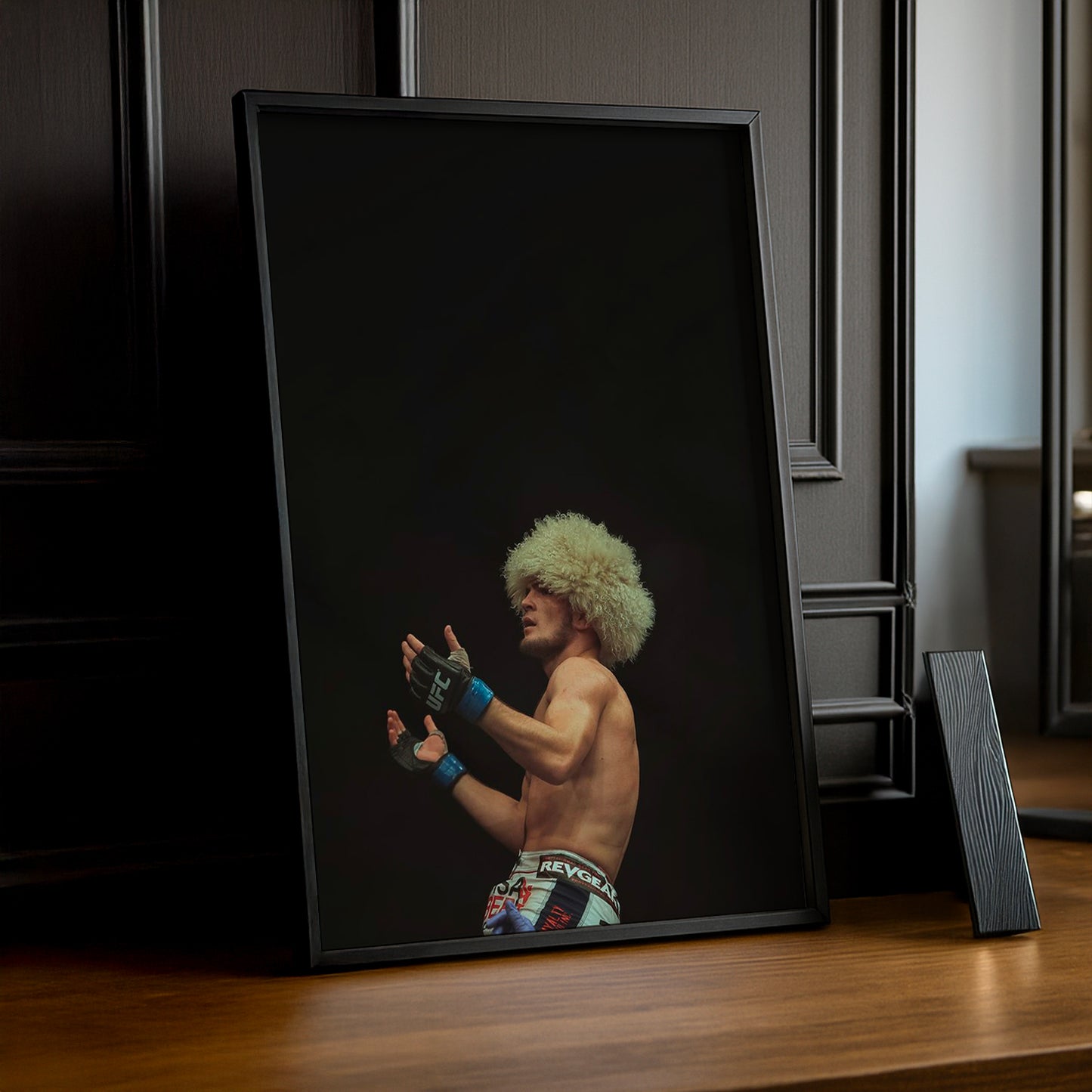 Cadre photo UFC - Khabib Nurmagomedov Prays