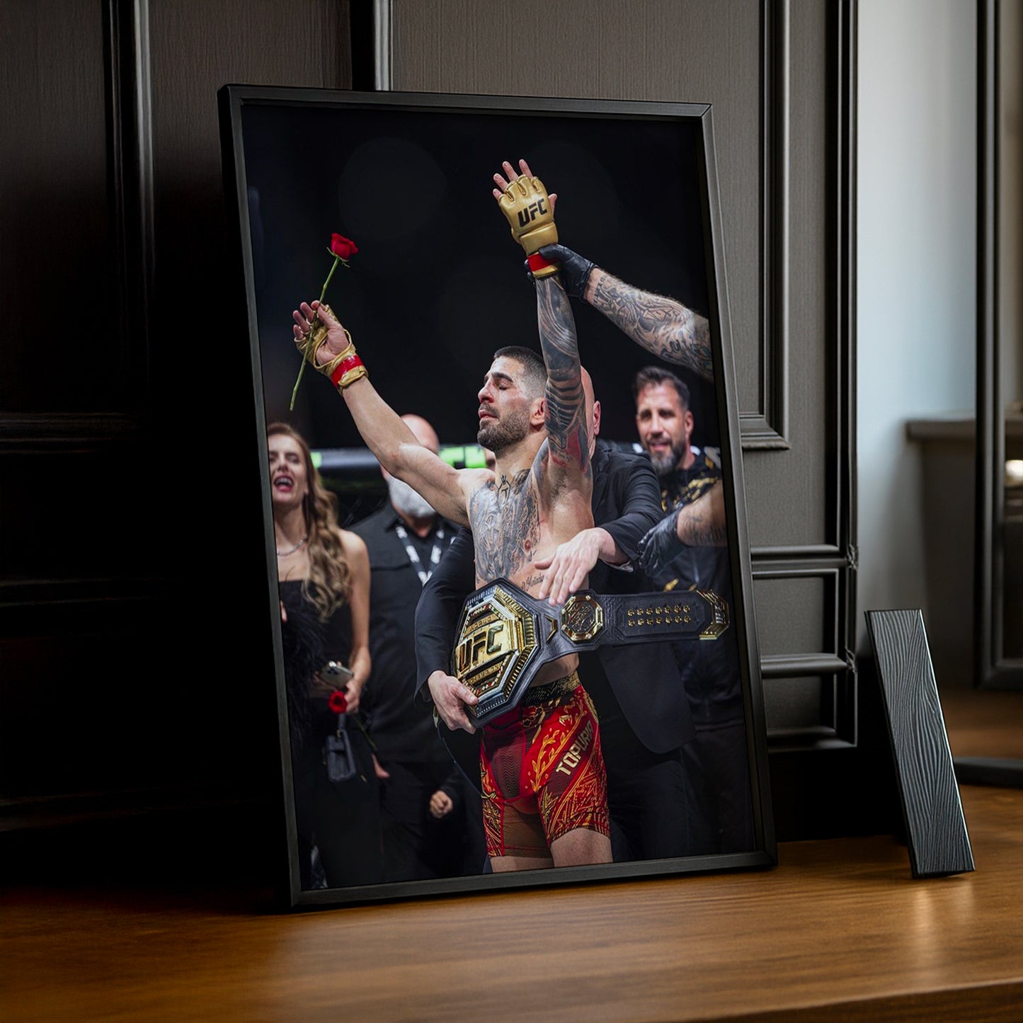 Cadre photo UFC - Ilia Topuria Champion