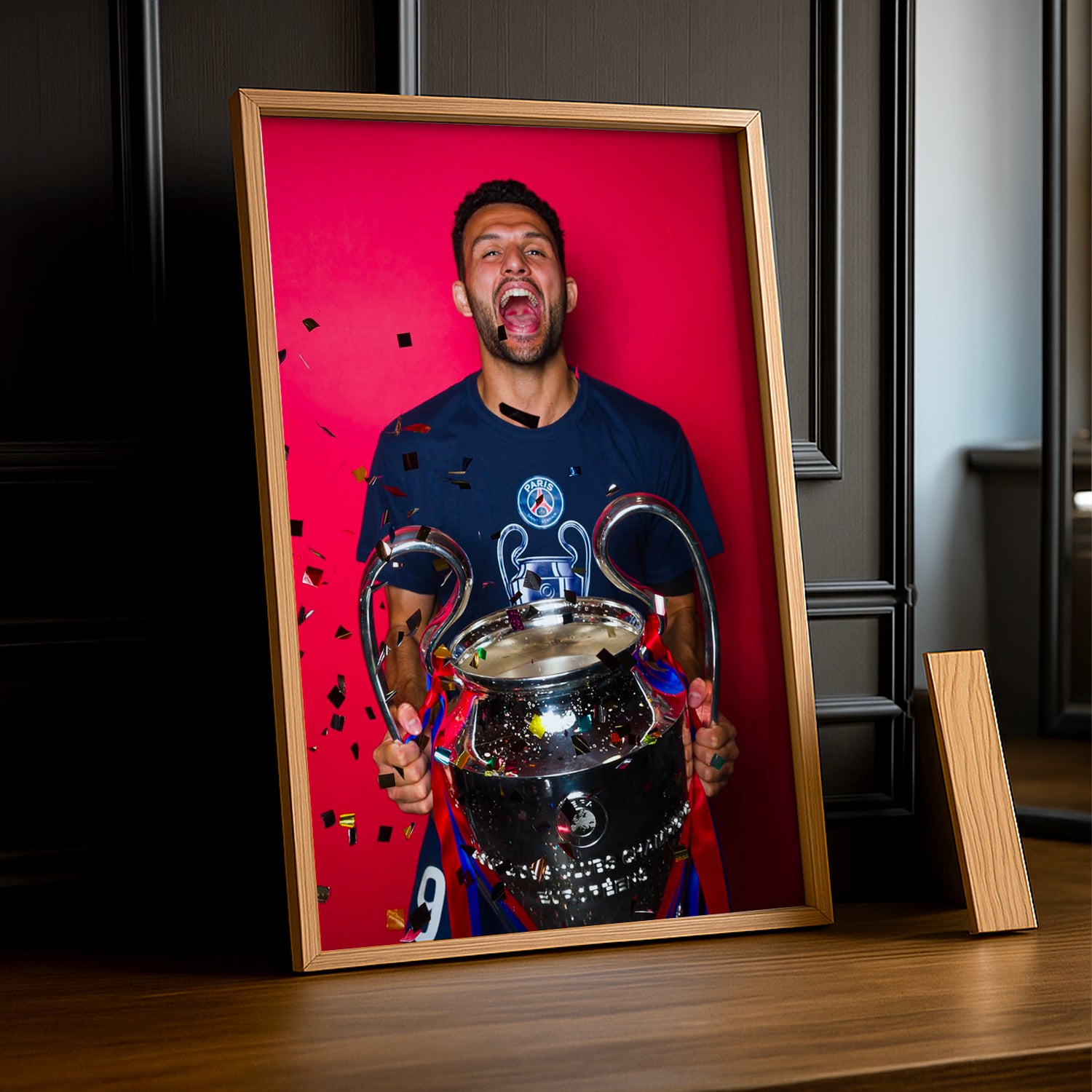 Cadre Photo Gonçalo Ramos – Trophée Champions League 2026 Fond Rose | PSG TonCadre