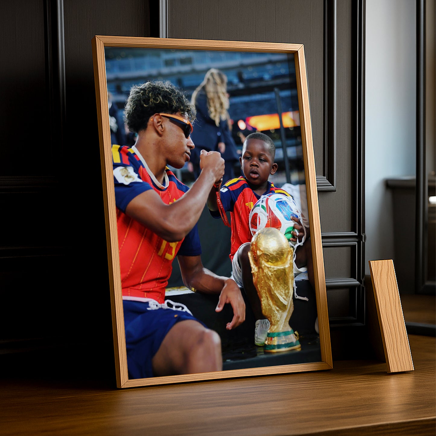 Cadre Photo Lamine Yamal & Son Petit Frère – Trophée Coupe du Monde TonCadre
