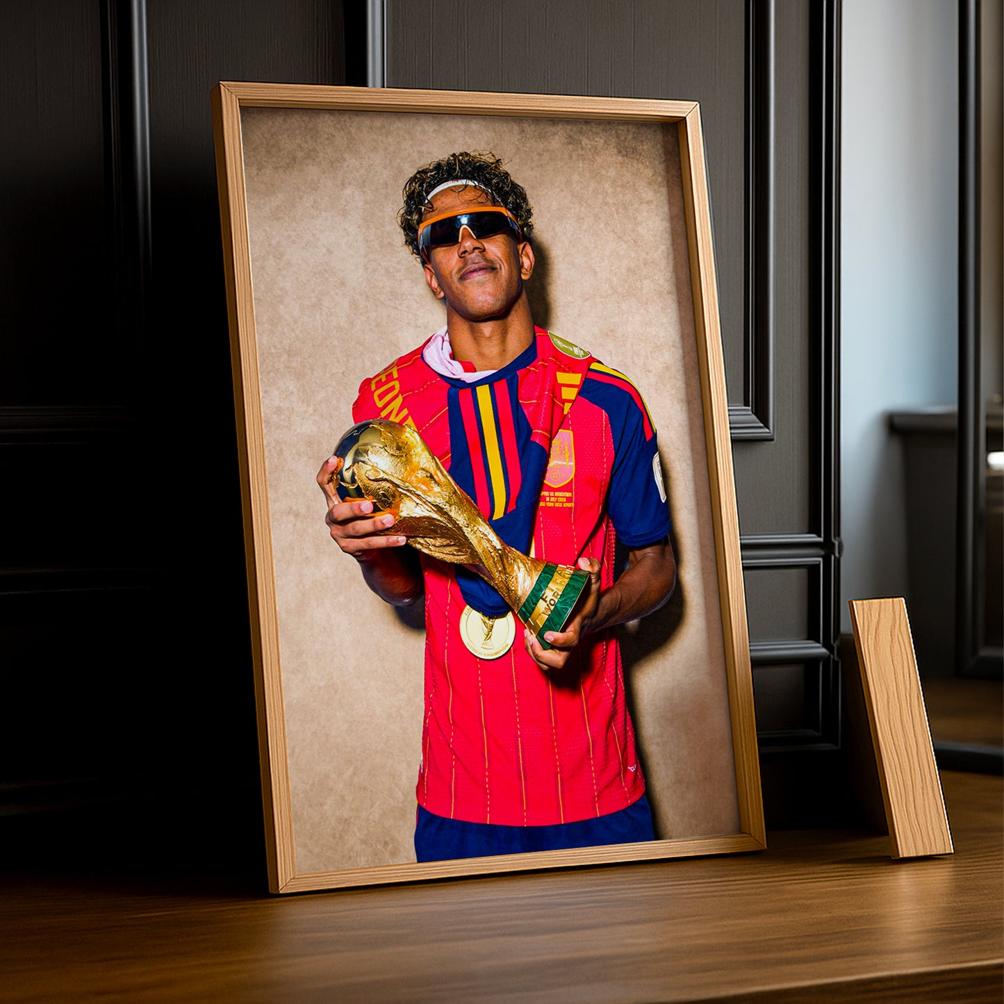 Cadre Photo Lamine Yamal Portrait Coupe du Monde – Lunettes & Trophée TonCadre
