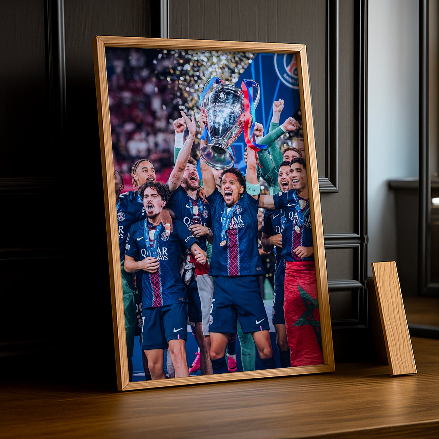 Cadre Photo PSG – Marquinhos & L'Équipe Lèvent le Trophée Champions League 2026 TonCadre