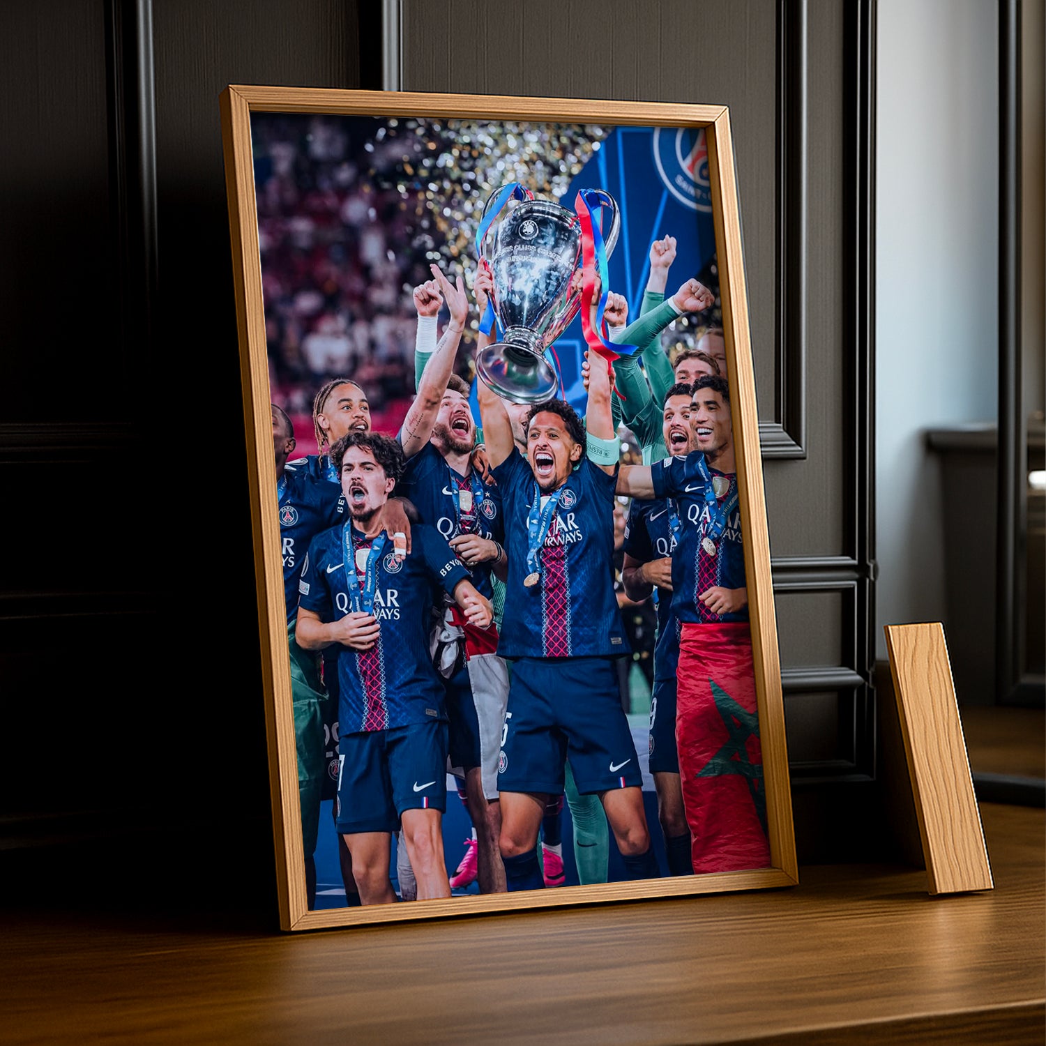 Cadre Photo PSG – Marquinhos & L'Équipe Lèvent le Trophée Champions League 2026 TonCadre