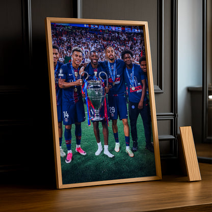 Cadre Photo PSG – Groupe de Joueurs Trophée Champions League 2026 TonCadre
