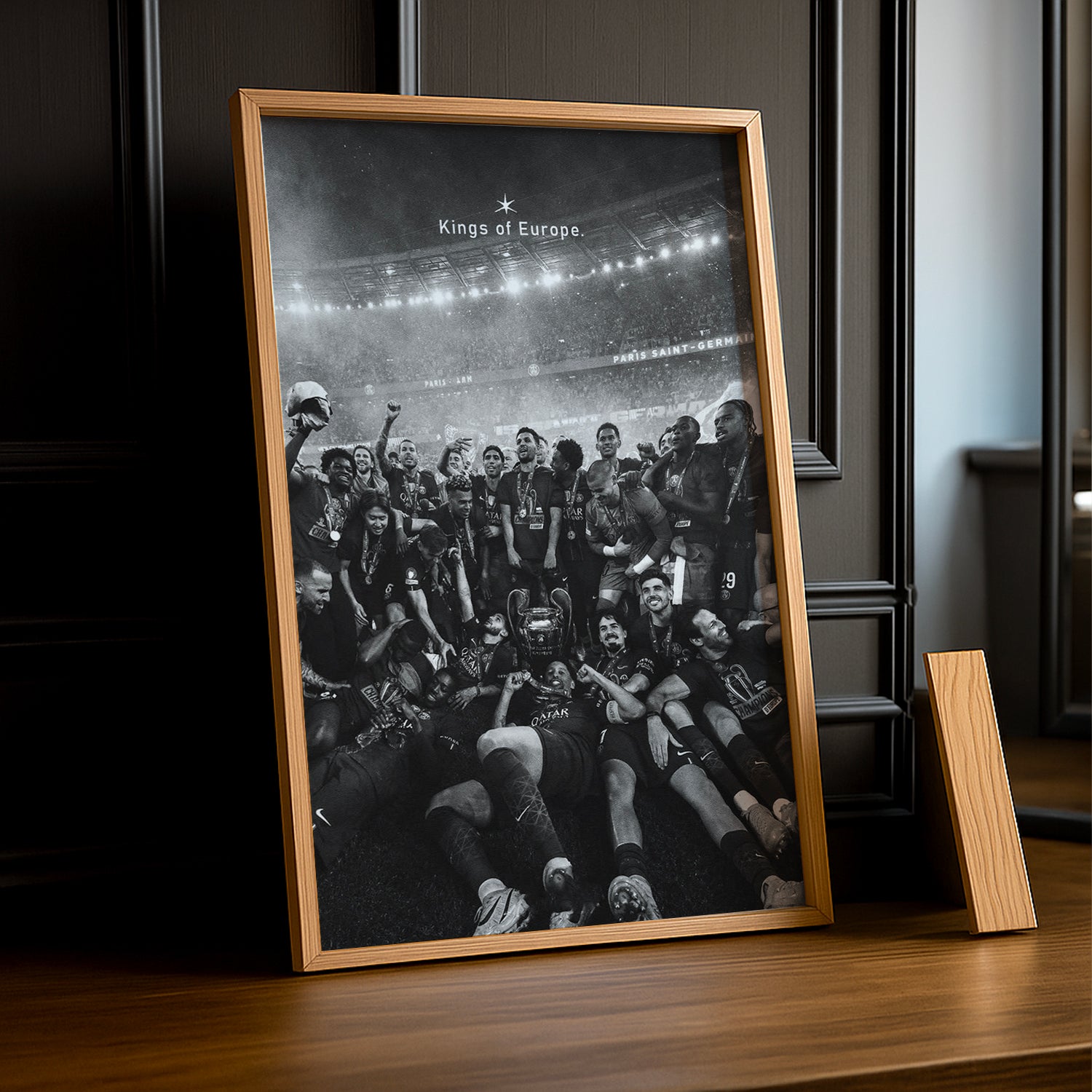 Cadre Photo PSG – "Kings of Europe" Noir & Blanc Champions League 2026 TonCadre