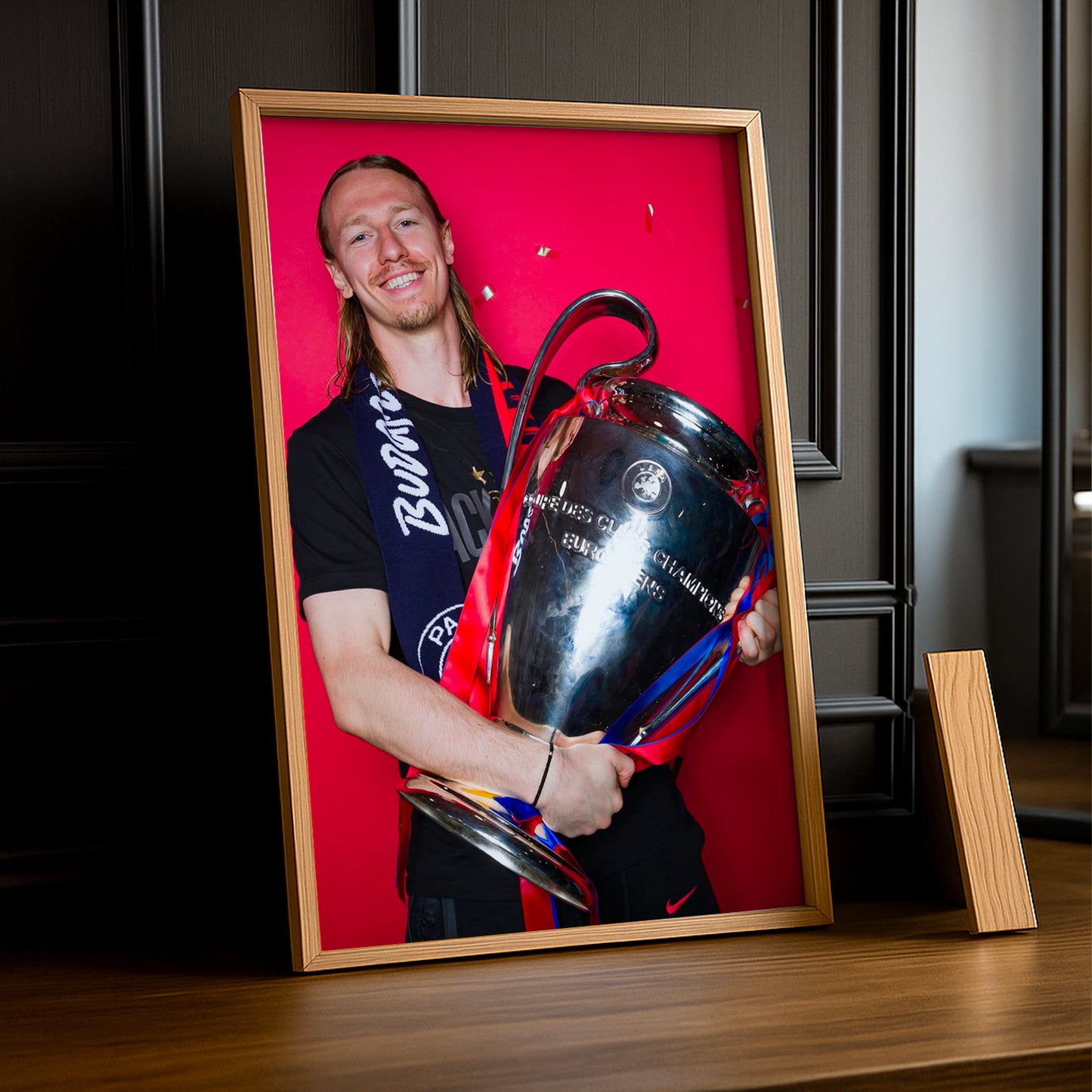 Cadre Photo Safonov – Trophée Champions League 2026 Fond Rose | PSG TonCadre