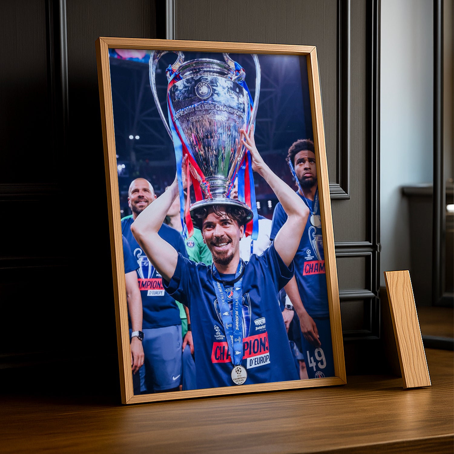 Cadre Photo Vitinha – Levée du Trophée Champions League 2026 | PSG TonCadre