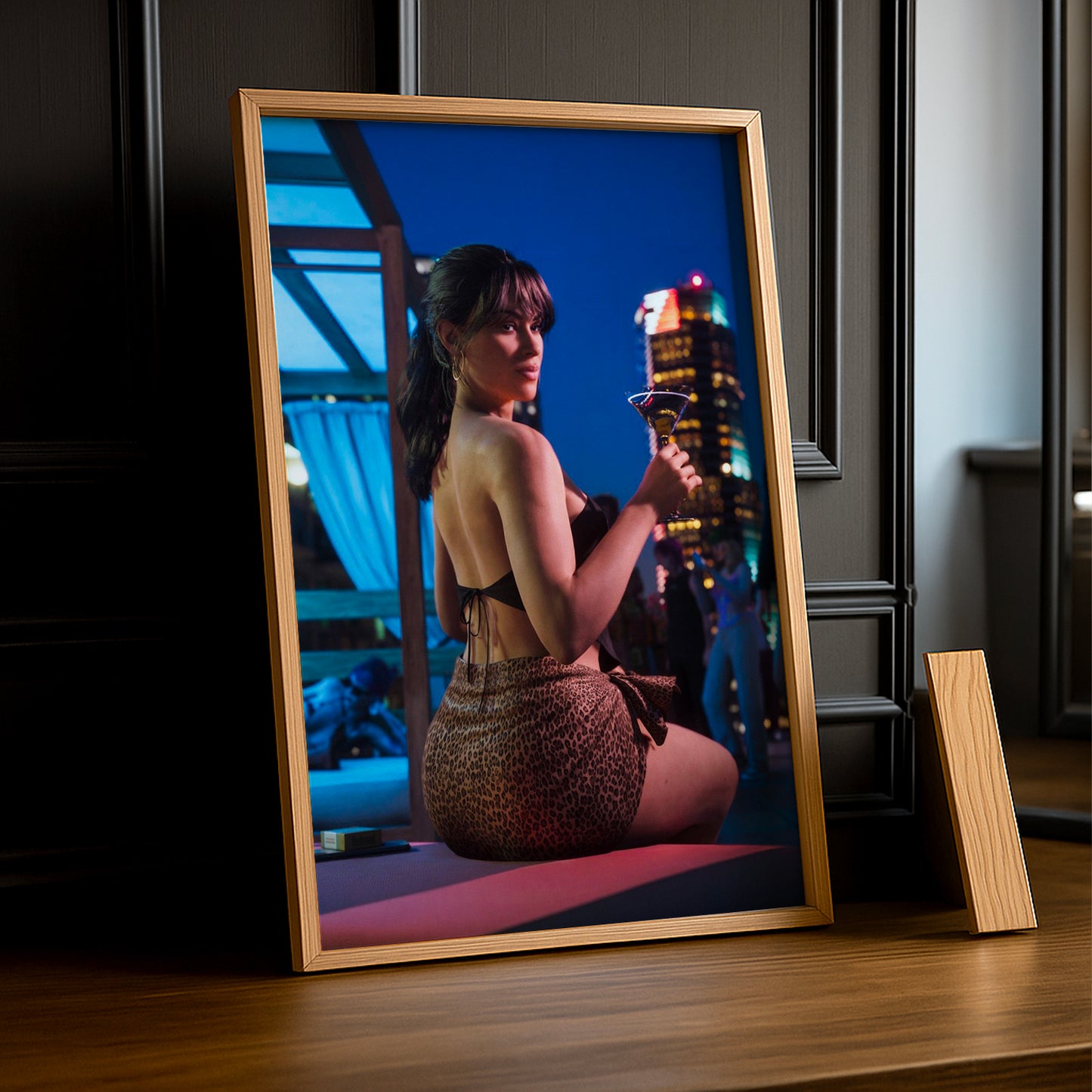 Poster Grand Theft Auto VI – Lucia Rooftop Encadré TonCadre