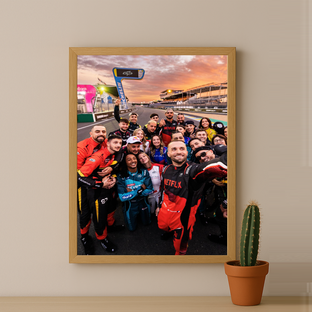 Poster encadrée GP Explorer - Selfie Squeezie