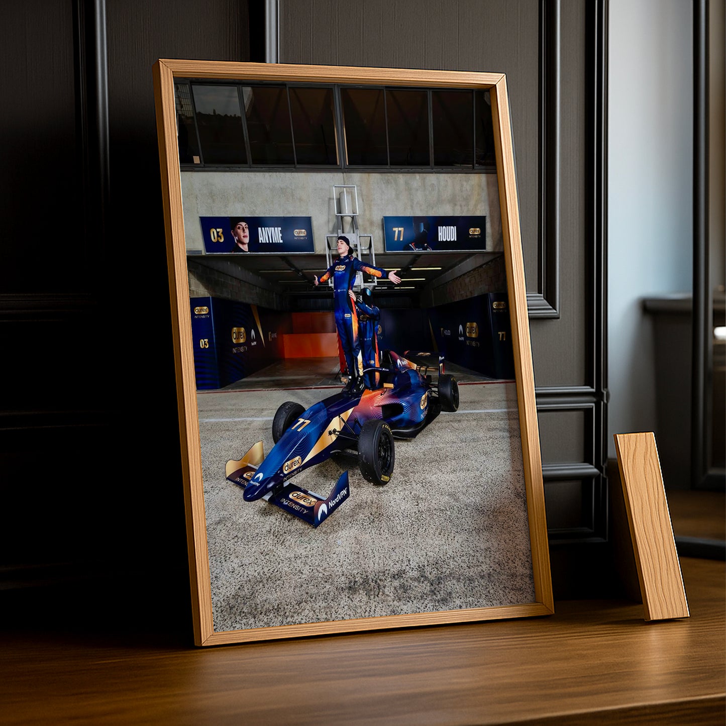 Poster encadrée GP Explorer - Écurie Anyme x Houdi