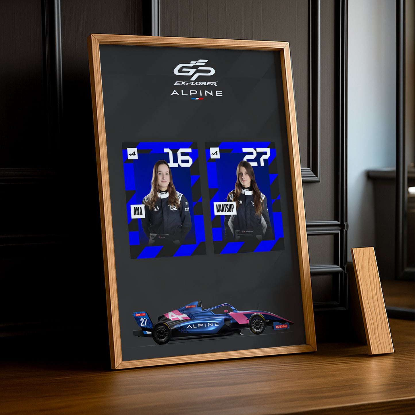 Cadre Photo GP Explorer Ana x Kaatsup x Alpine – Affiche Encadrée Édition Limitée