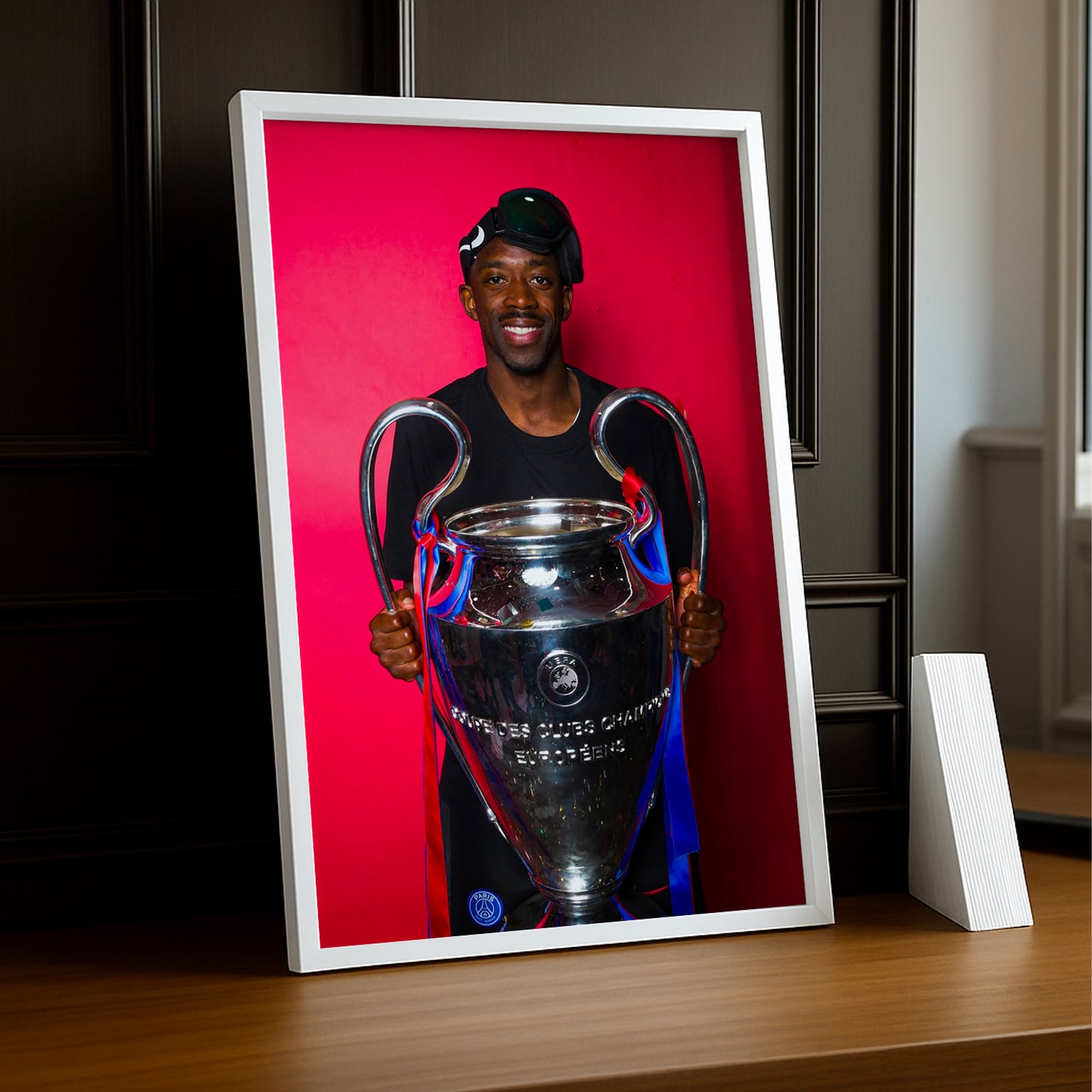 Cadre Photo Dembélé – Trophée Champions League 2026 Fond Rose | PSG TonCadre