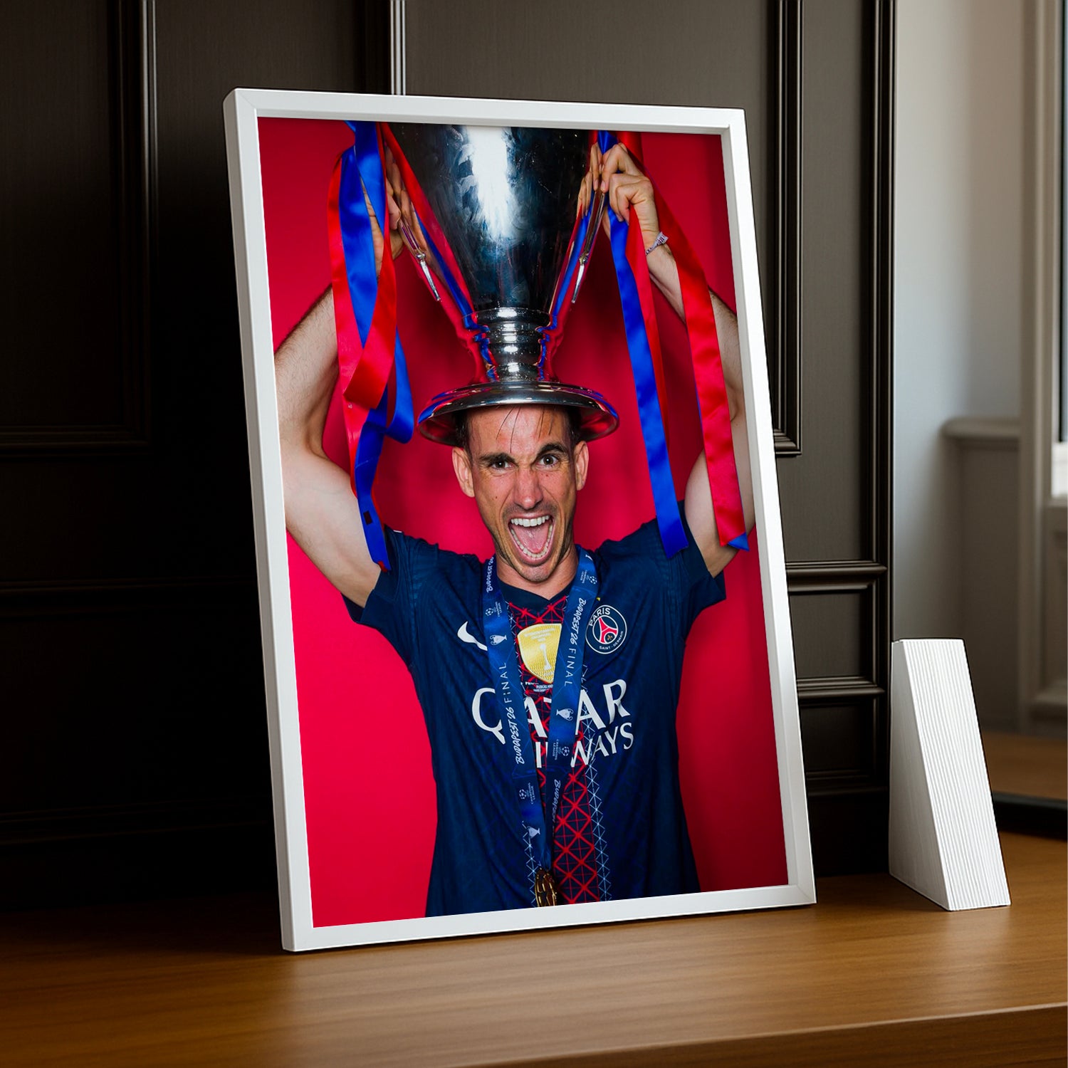 Cadre Photo Fabián Ruiz – Trophée sur la Tête Champions League 2026 | PSG TonCadre