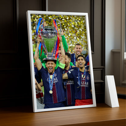 Cadre Photo Marquinhos – Levée du Trophée Champions League 2026 | PSG TonCadre