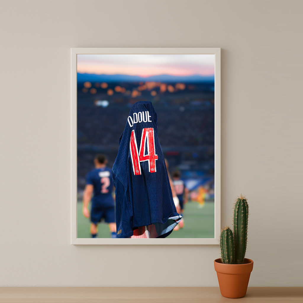Poster encadrée Paris Saint-Germain - Désiré Doué Maillot