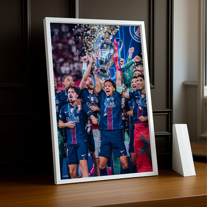 Cadre Photo PSG – Marquinhos & L'Équipe Lèvent le Trophée Champions League 2026 TonCadre