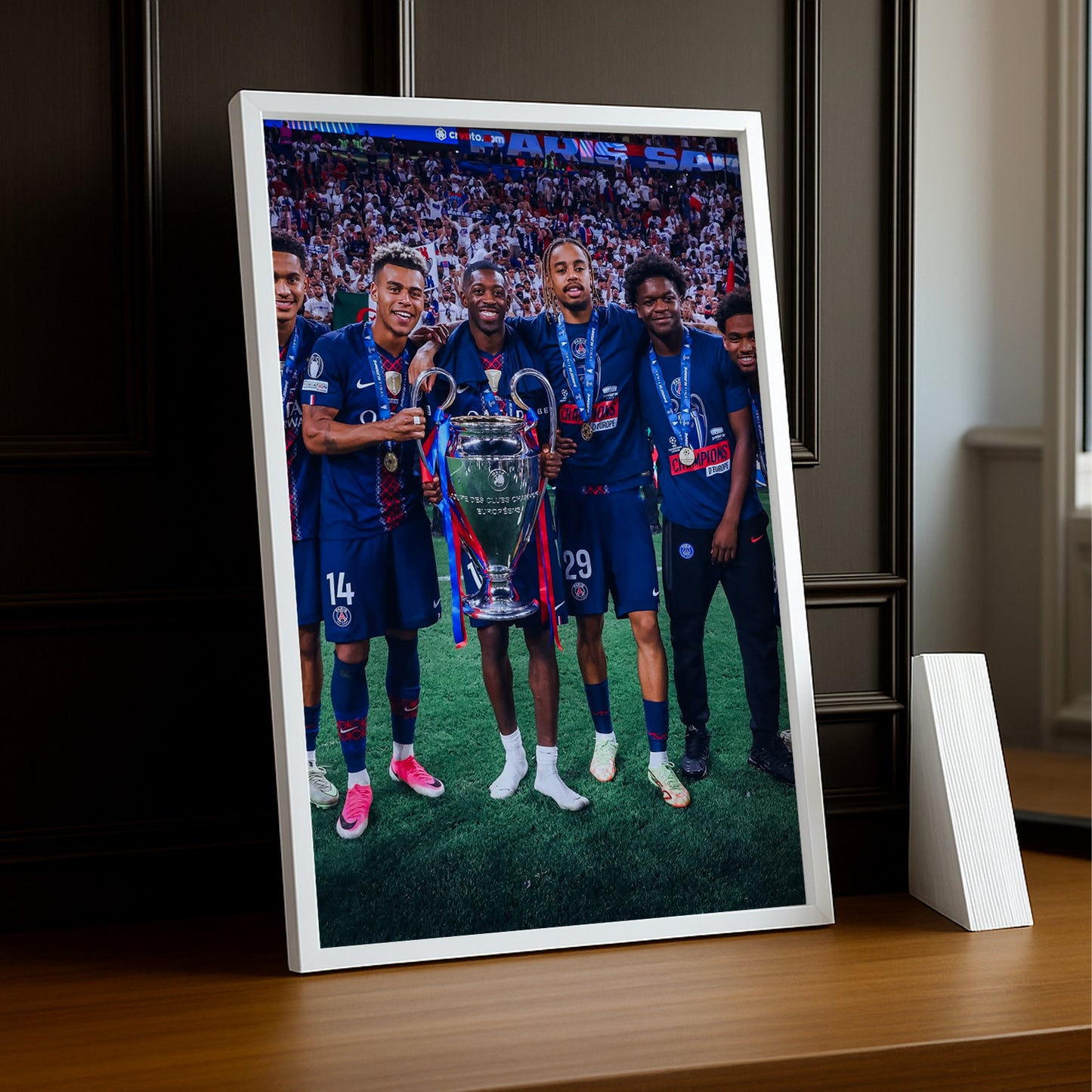 Cadre Photo PSG – Groupe de Joueurs Trophée Champions League 2026 TonCadre
