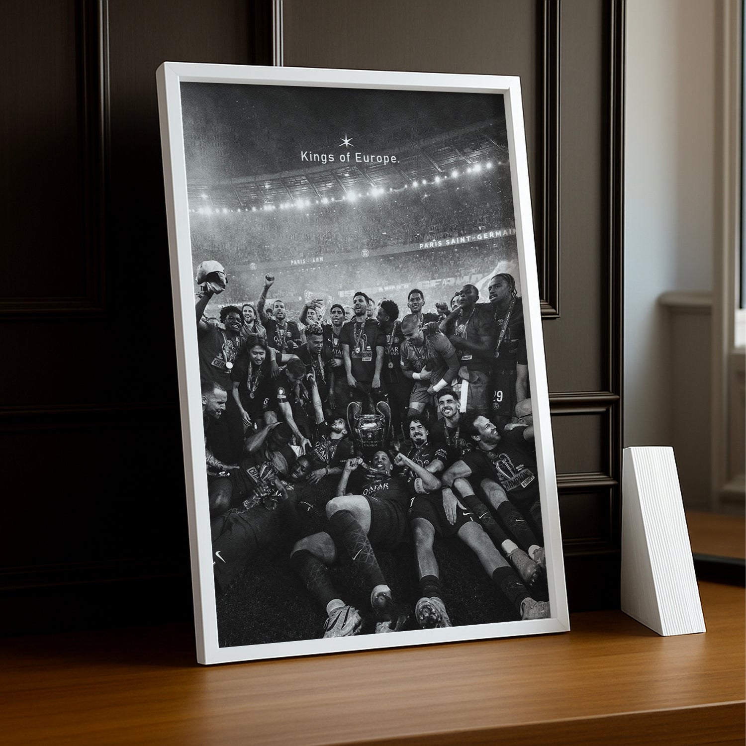Cadre Photo PSG – "Kings of Europe" Noir & Blanc Champions League 2026 TonCadre