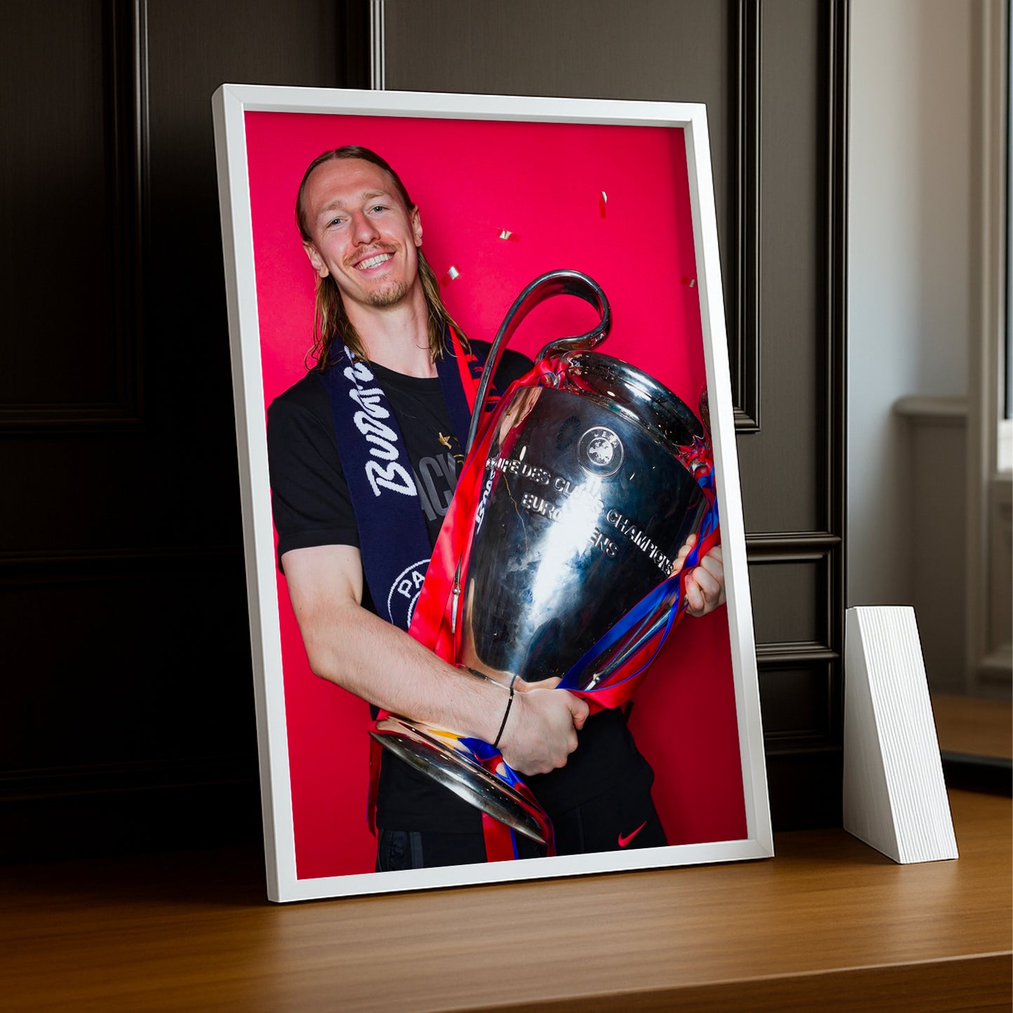 Cadre Photo Safonov – Trophée Champions League 2026 Fond Rose | PSG TonCadre