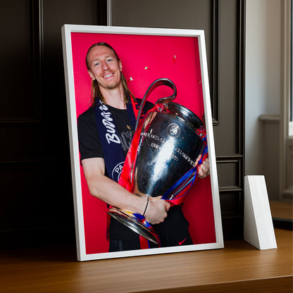 Cadre Photo Safonov – Trophée Champions League 2026 Fond Rose | PSG TonCadre