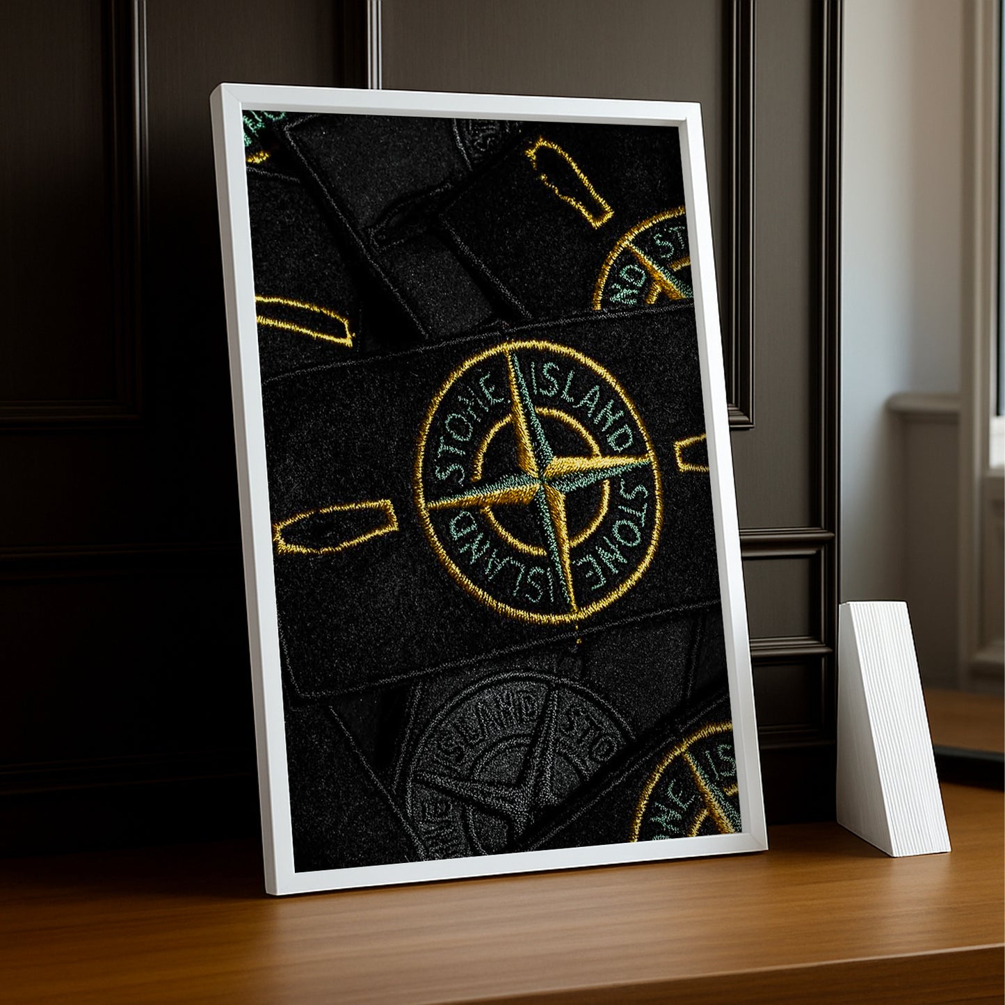 Fotorahmen mit Stone Island-Logo 