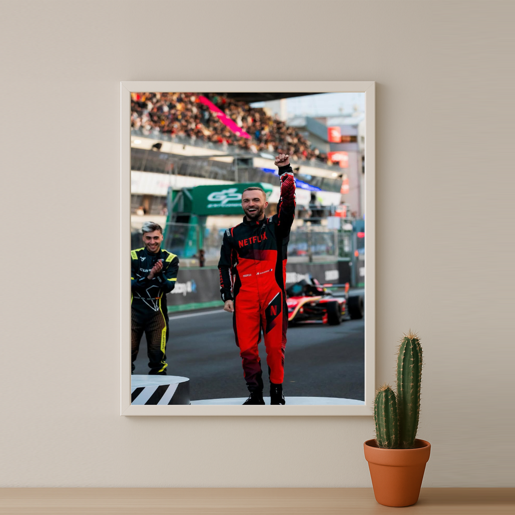 Poster encadrée GP Explorer - Squeezie Podium